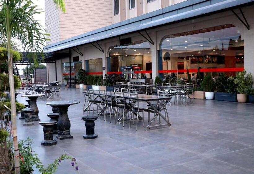 בית מלון כפרי The Prince Highway