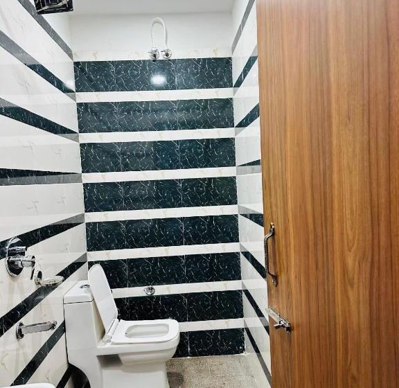 Отель The Punjab King Modern Dhaba, Bar, Suites Special For Families, Couples, Corporate, Group Trav