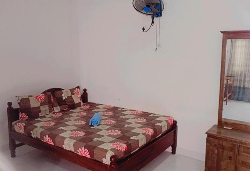 Отель Yameena Holiday Inn Kanneliya