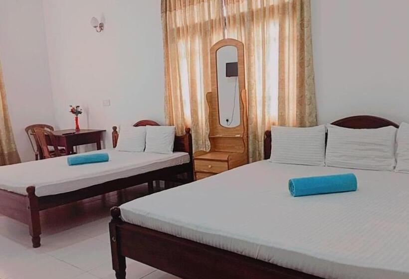 Отель Yameena Holiday Inn Kanneliya