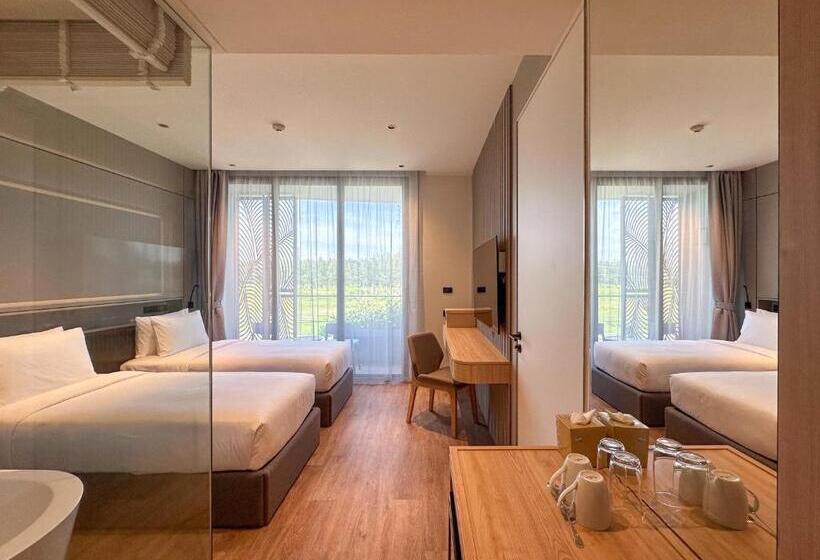 La Green Hotel And Residence