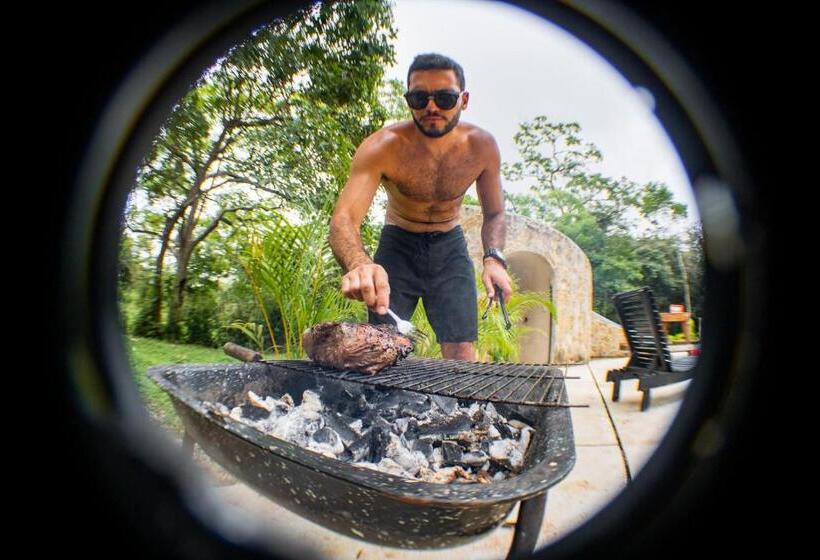 Las Motas Surf Camp & Hostel