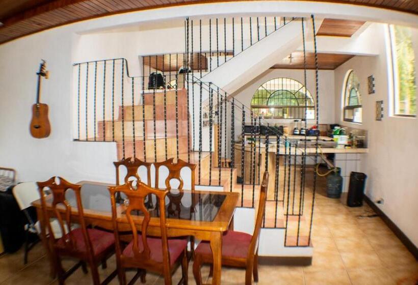 Las Motas Surf Camp & Hostel