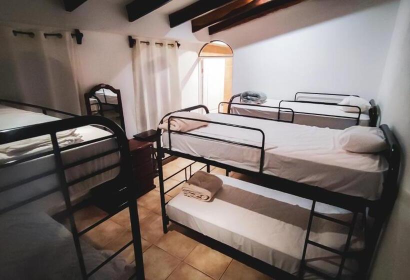 Las Motas Surf Camp & Hostel