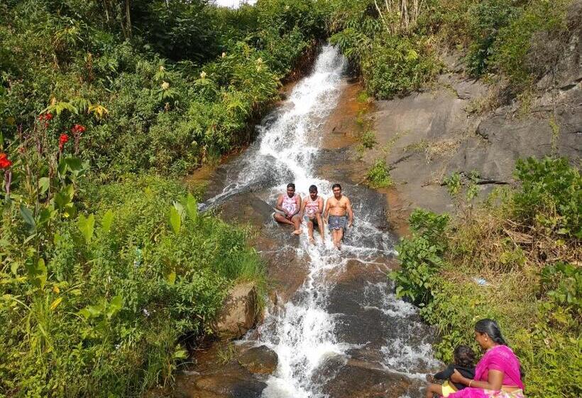 بنسيون Cosmic Mud House ,kanthalloor