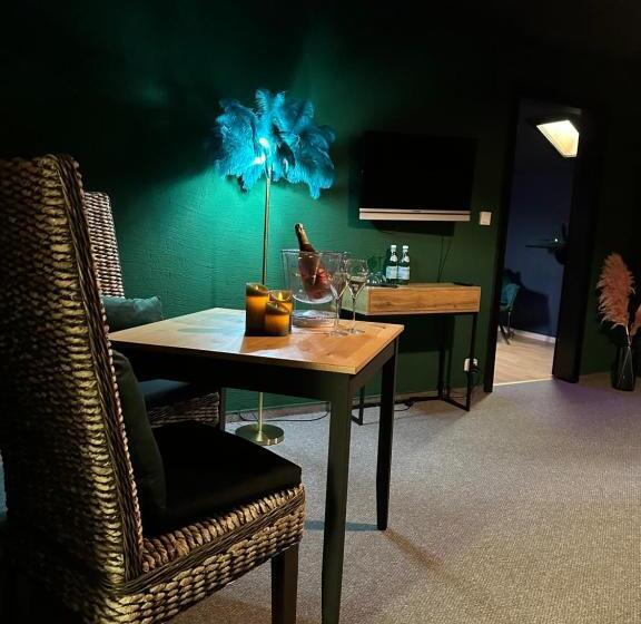 פנסיון Emotion Apartments