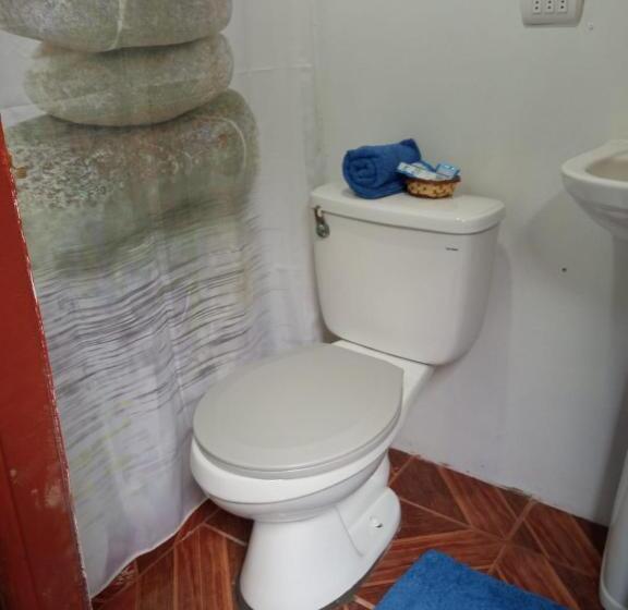 بنسيون Familiar Hostal