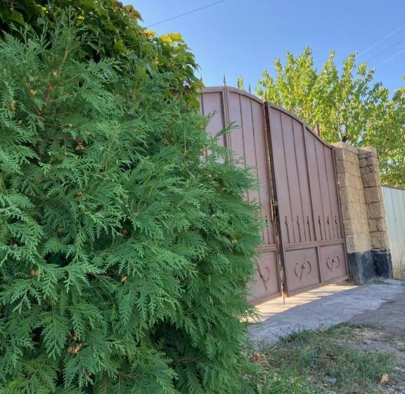 پانسیون Green Garden Guest House
