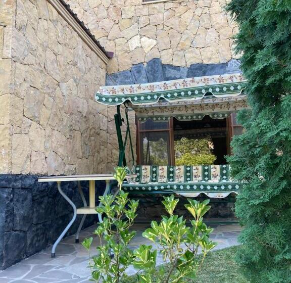 پانسیون Green Garden Guest House