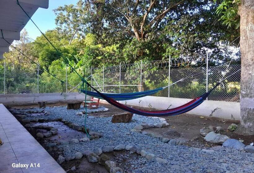 پانسیون Hostal Rojoyale Capurgana