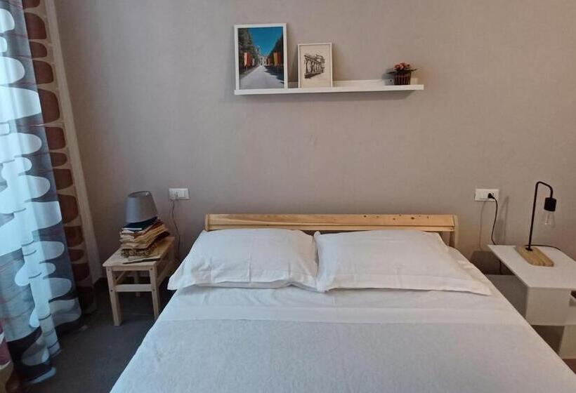 بنسيون Il Libraio Guest House