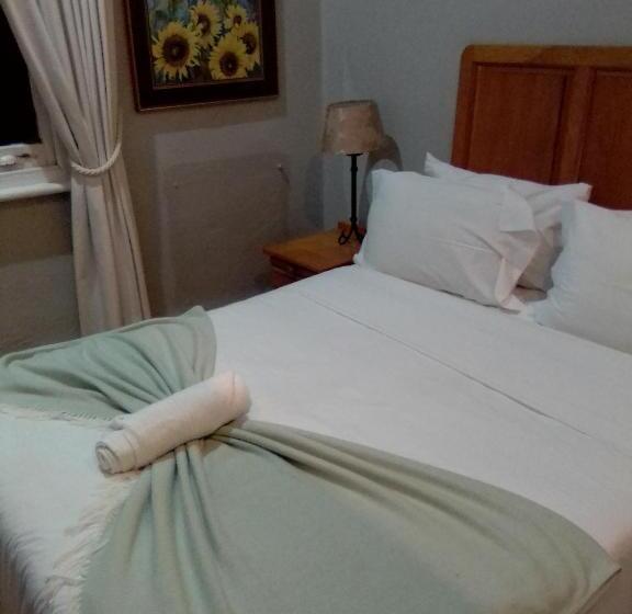 ペンション Kardinal Guest House