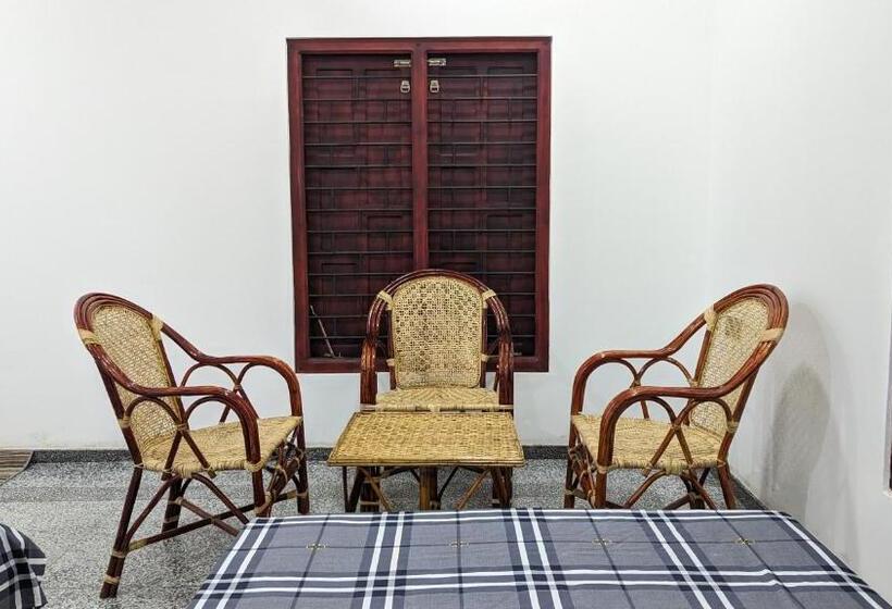 Пансион Kathir Guest House