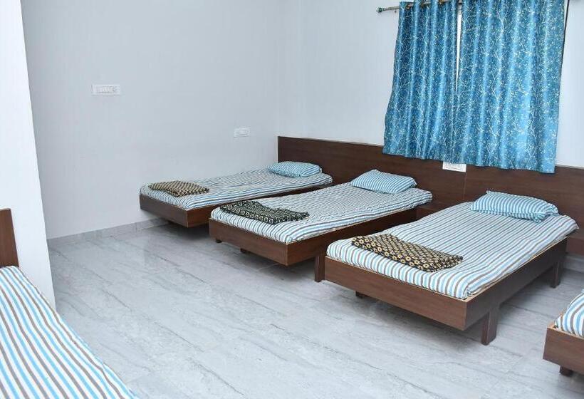 بنسيون Krushna Guest House