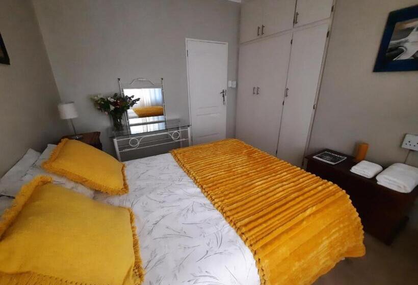 פנסיון Leadwood Lodge