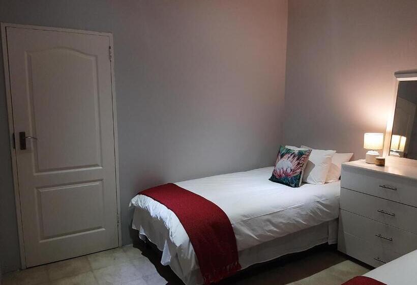 פנסיון Leadwood Lodge