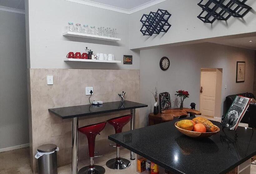 פנסיון Leadwood Lodge