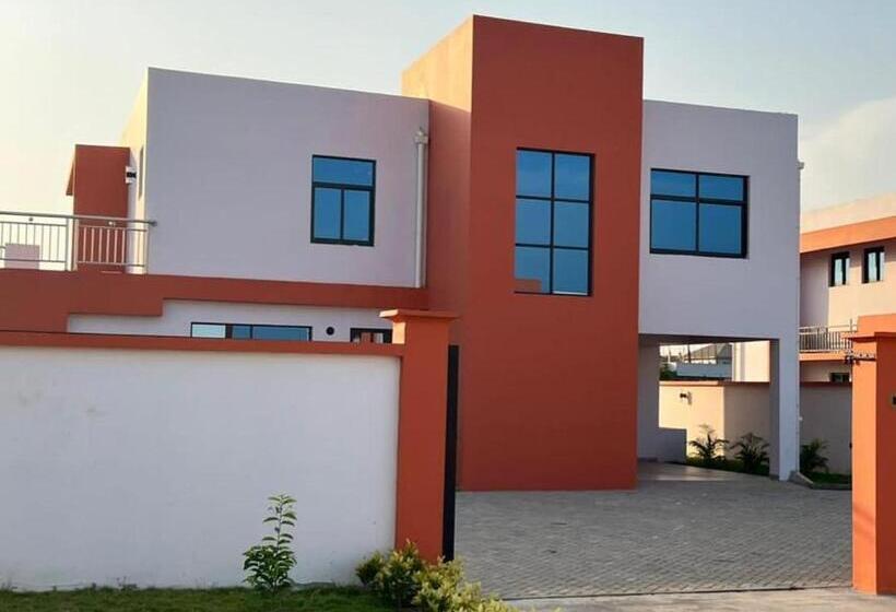 פנסיון Renaissance Lodge