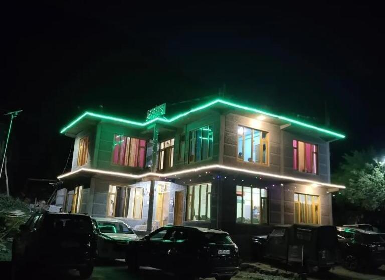 بنسيون Satdhara Travels And Homes Jispa