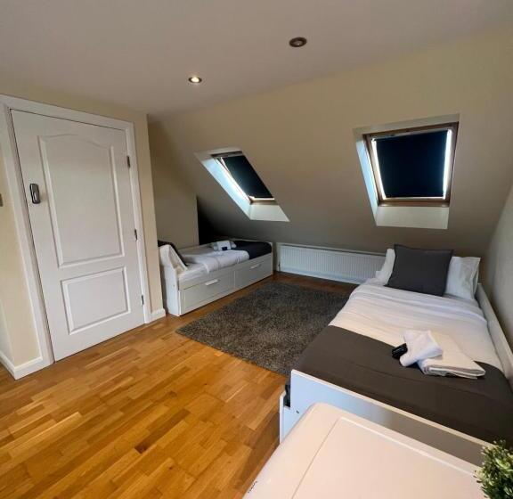 Пансион Stunning House 15 Min From Wembley Arena