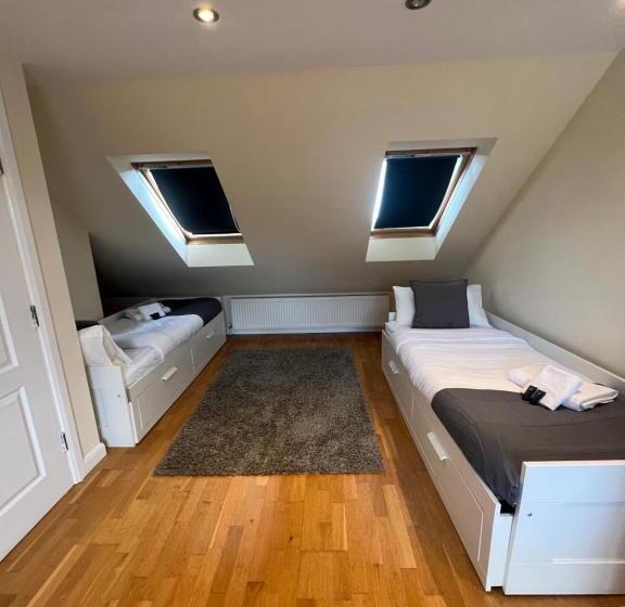 Пансион Stunning House 15 Min From Wembley Arena