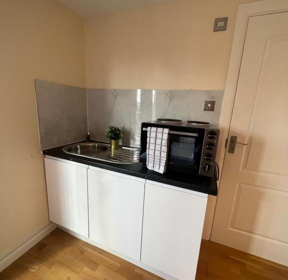 Пансион Stunning House 15 Min From Wembley Arena