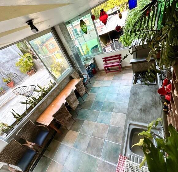 Пансион Surf N Roll House