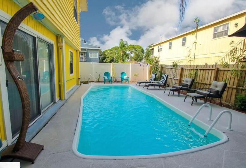 بنسيون The Sunburst Oasis