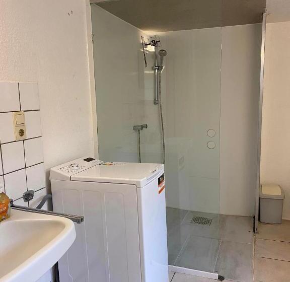 פנסיון Van Kim 2   Souterrain Monteurwohnung