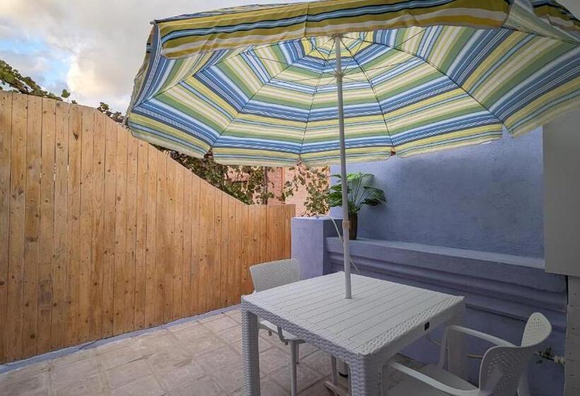 پانسیون White Orchid