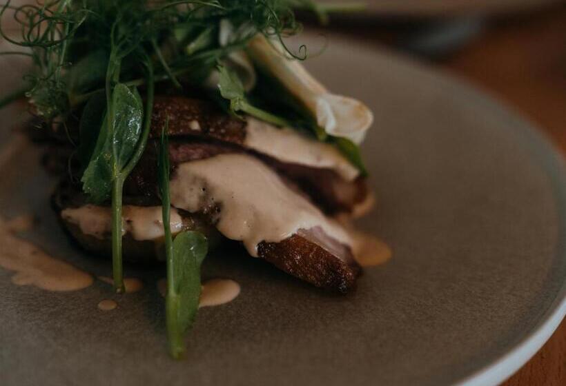 Курорт Glacier Lodge Eqi