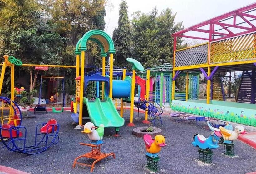 منتجع Radhakunj Agrotourism Stays