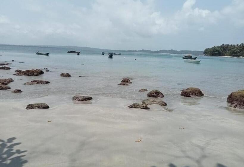 Общежитие Kutnalek Surf Camp Siberut Mentawai Surfing Barrels