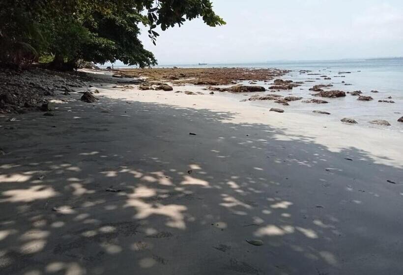 Общежитие Kutnalek Surf Camp Siberut Mentawai Surfing Barrels