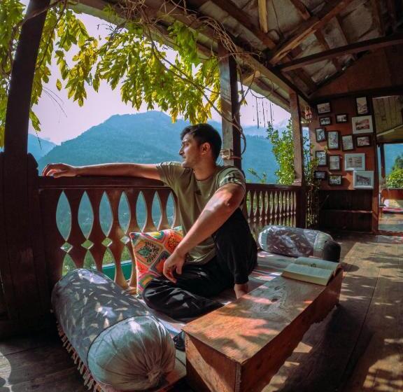 تختخواب و صبحانه Aarya Homes