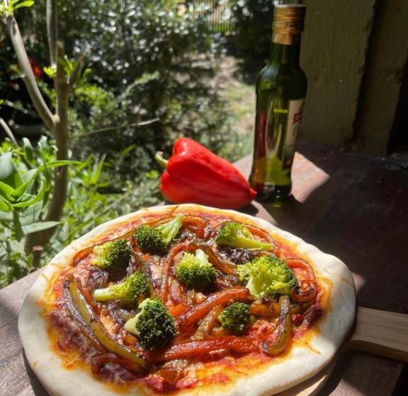 تختخواب و صبحانه El Boho