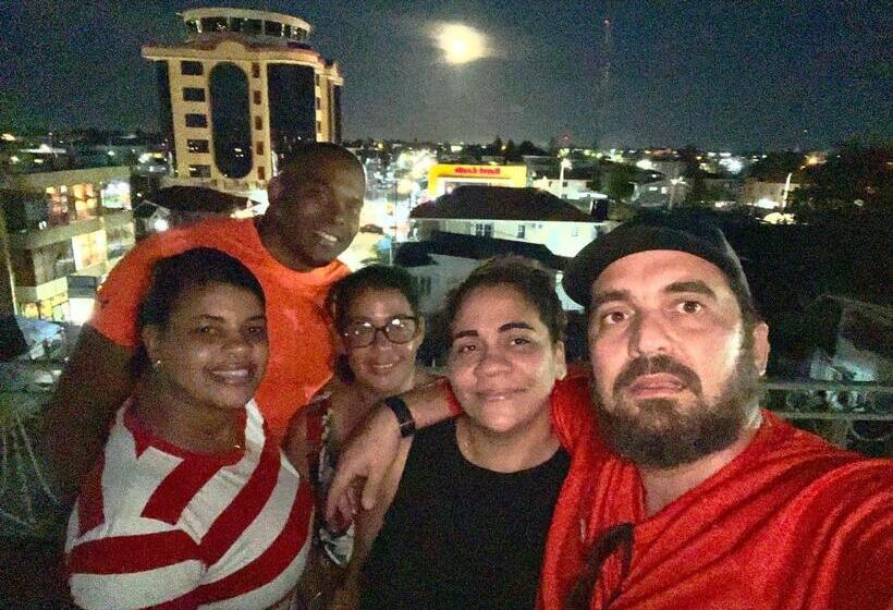 تختخواب و صبحانه Emerald Apartments Inc