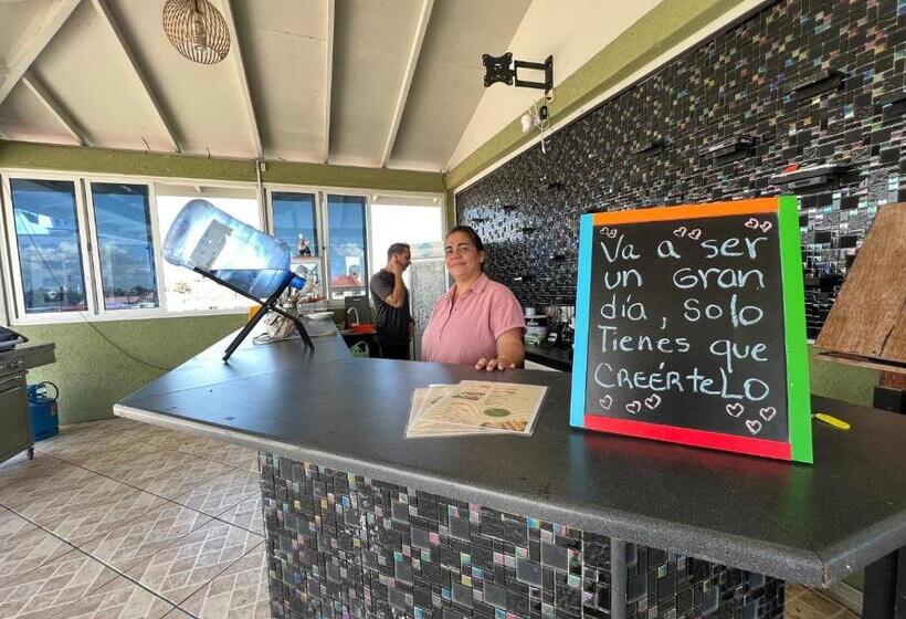 تختخواب و صبحانه Emerald Apartments Inc