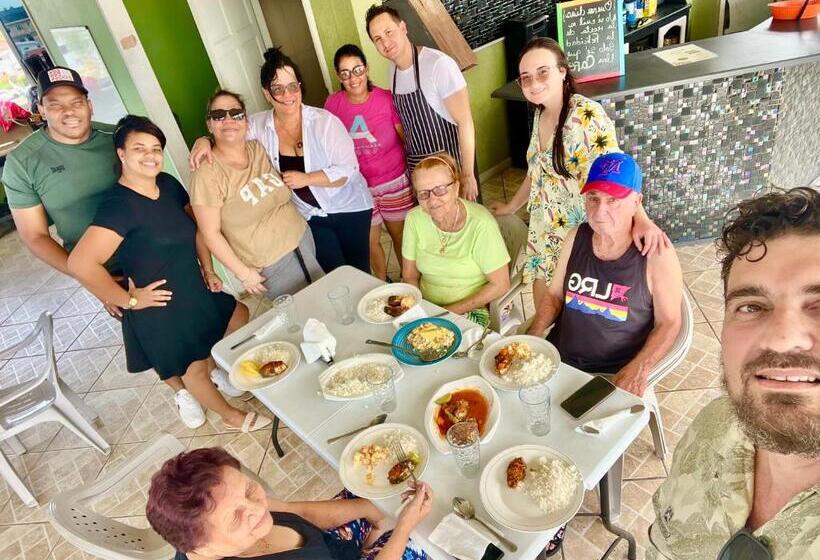 تختخواب و صبحانه Emerald Apartments Inc