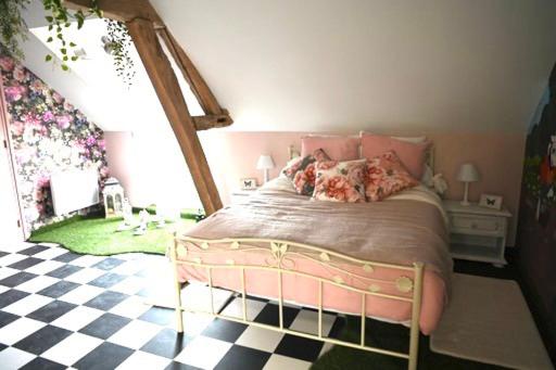 Bed and Breakfast Le Terrier, Chambre D Hôtes à Thème Alice Au Pays Des Merveilles
