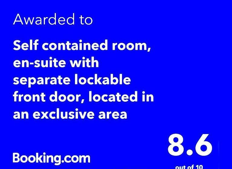 민박 Self Contained Room, En Suite With Separate Lockable Front Door, Located In An Exclusive Area