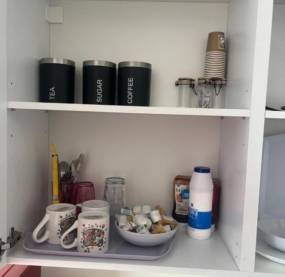 민박 Self Contained Room, En Suite With Separate Lockable Front Door, Located In An Exclusive Area