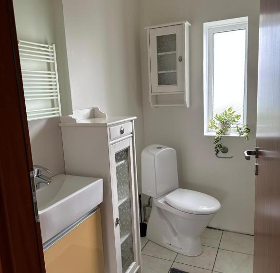 تختخواب و صبحانه Selið Farm Stay   Guesthouse