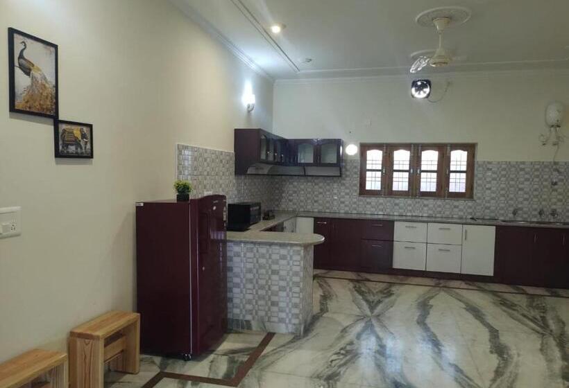 צימר The Litchi Tree Courtyard