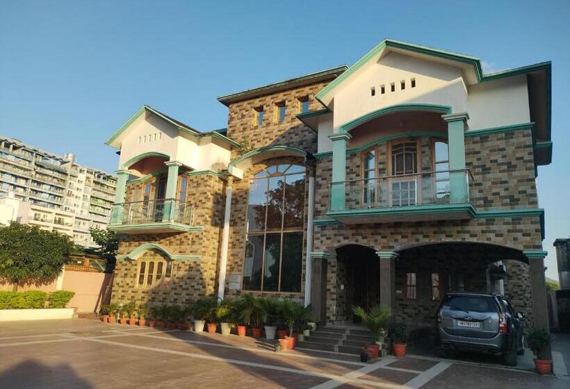 צימר The Litchi Tree Courtyard