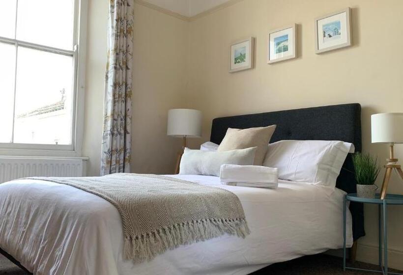 تختخواب و صبحانه Townhouse Ii