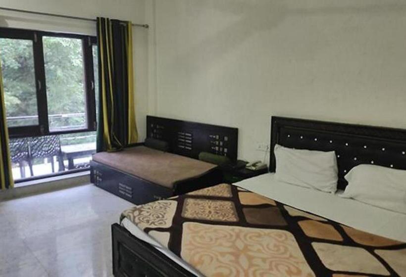 בית מלון כפרי Aar Kempty Lake Resort