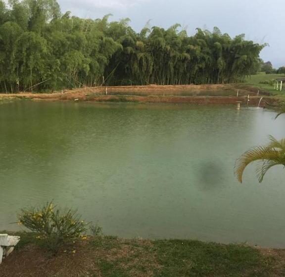 בית מלון כפרי Club Recreativo La Karola