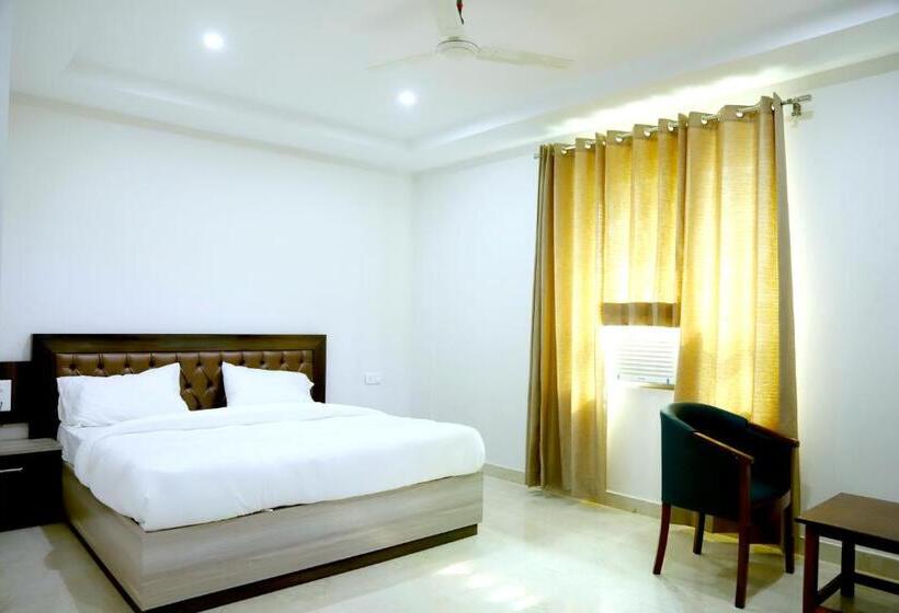 فندق Club Riviera