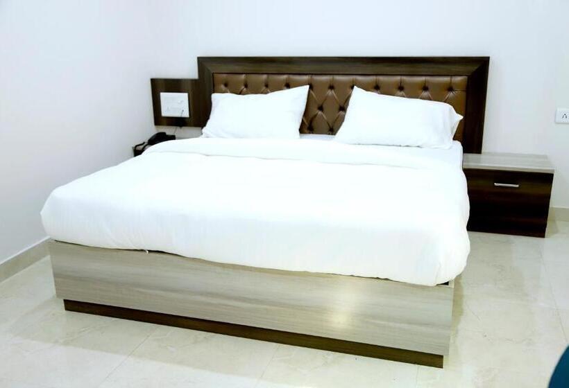 فندق Club Riviera